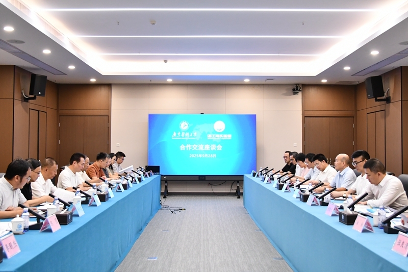广东医科大学党委书记、校长卢景辉率队到实验室调研交流   