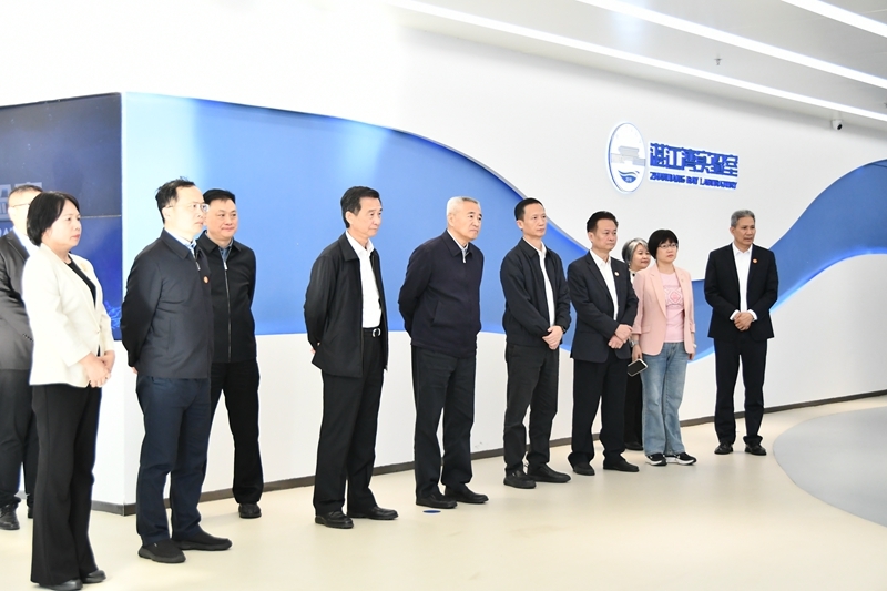 全国政协副主席、九三学社中央常务副主席邵鸿到实验室调研和督导检查有关工作